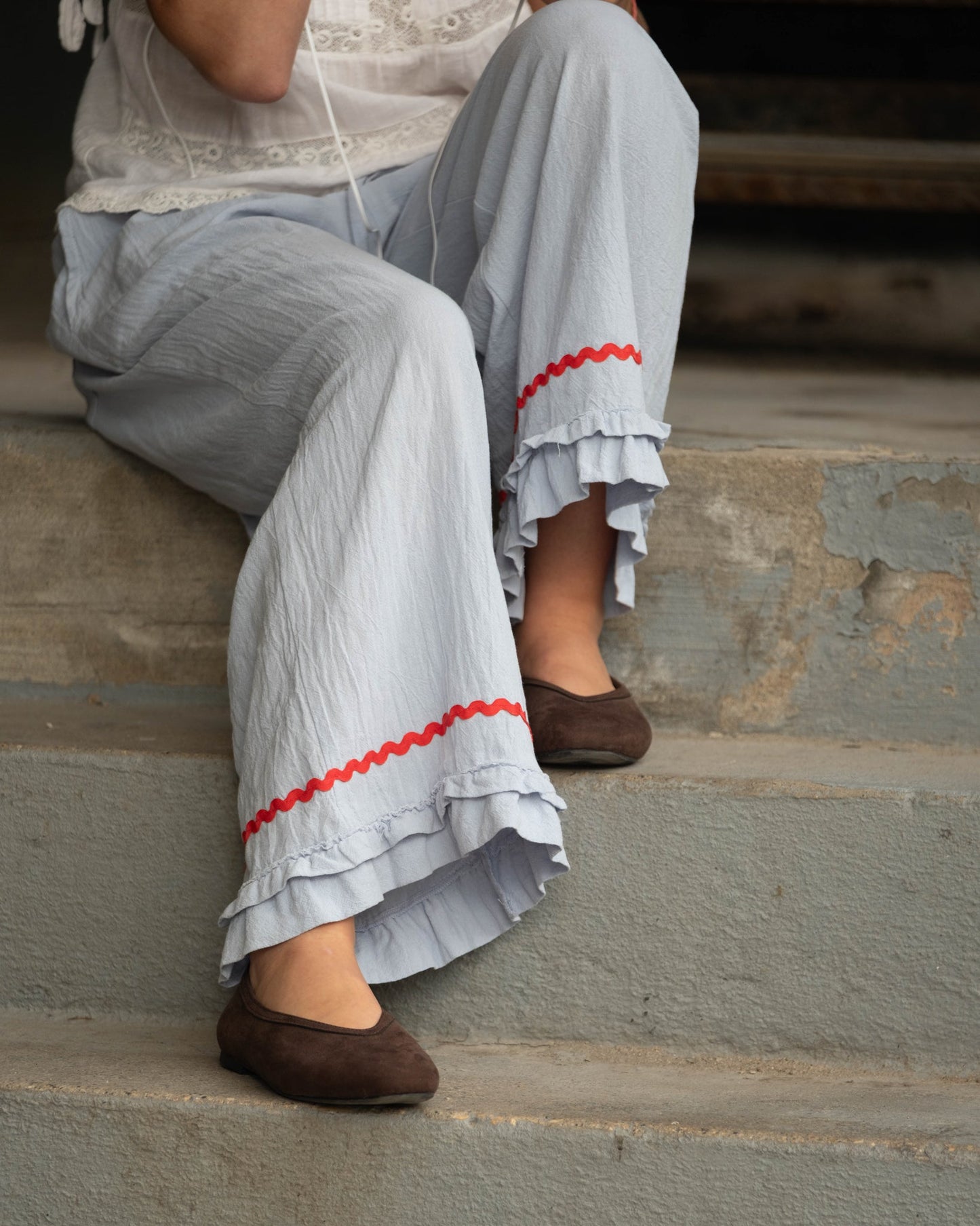 woman's ruffle pants - Pigeon said please