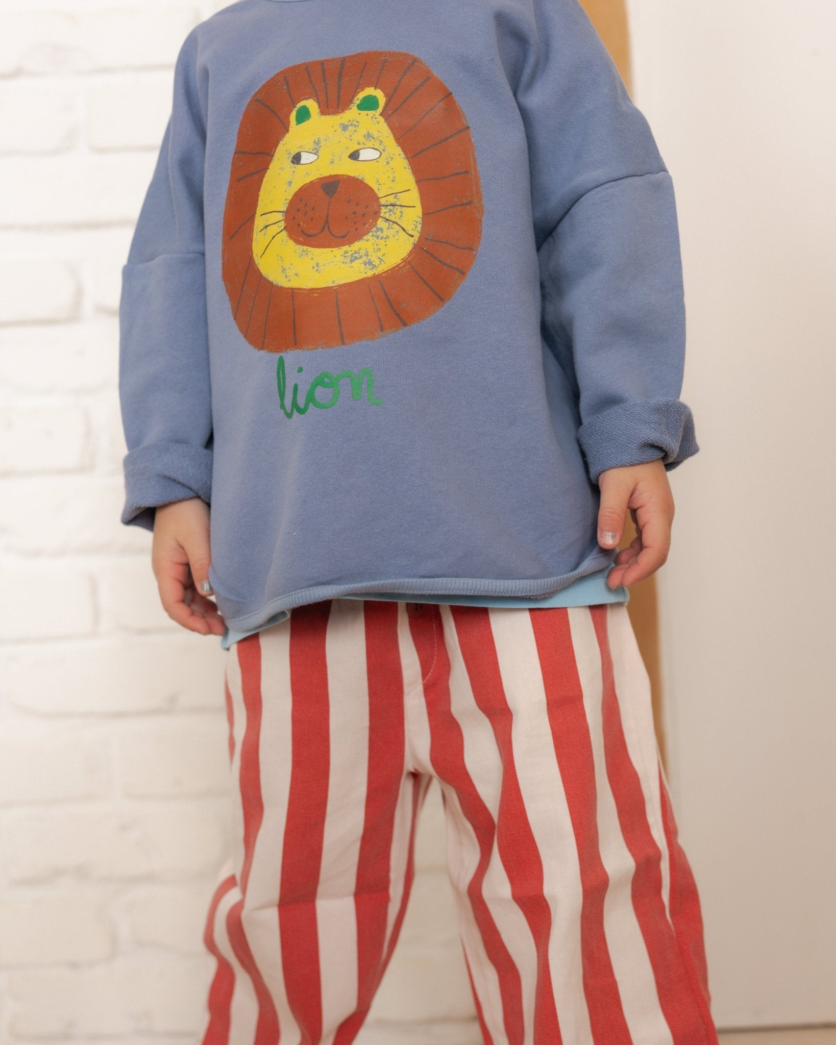 lion sweatshirt - Pigeon said please
