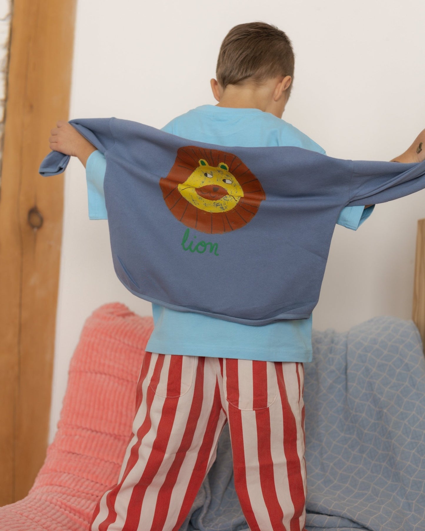 lion sweatshirt - Pigeon said please