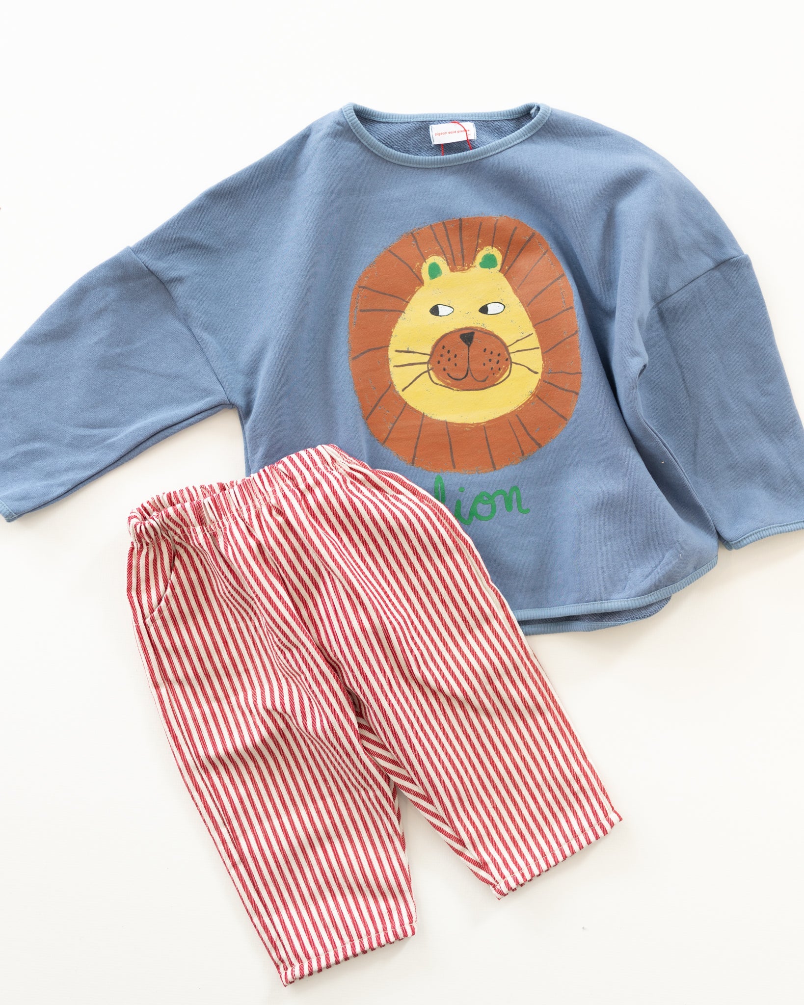 lion sweatshirt - Pigeon said please