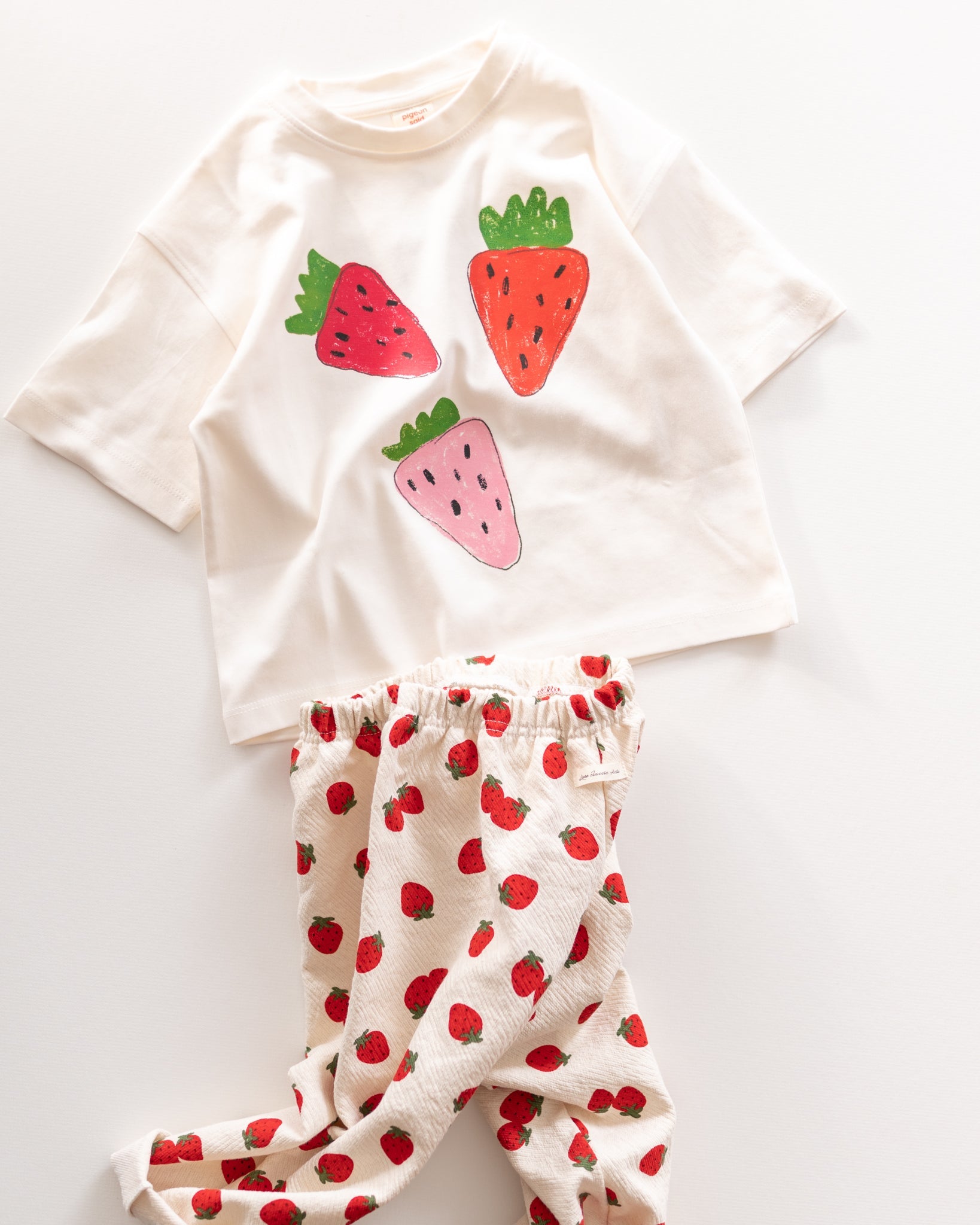 strawberries tee - Pigeon said please