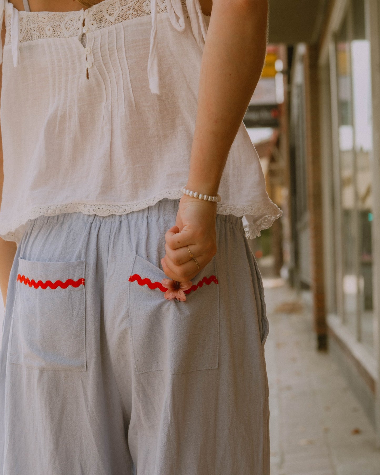 woman's ruffle pants - Pigeon said please