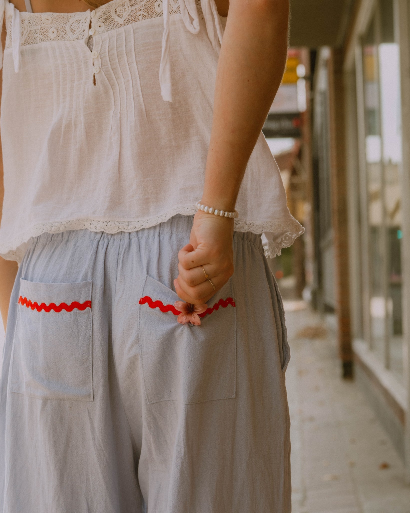 woman's ruffle pants - Pigeon said please