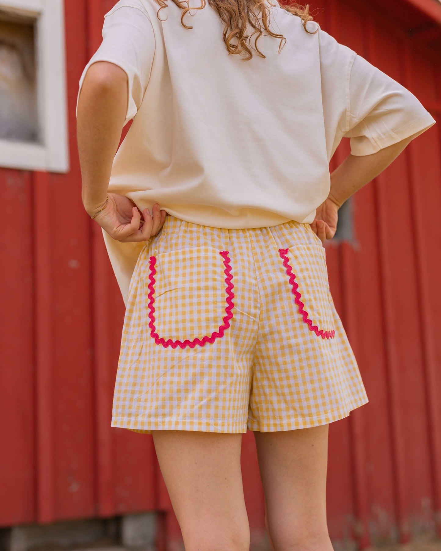 woman's sunday morning shorts - Pigeon said please
